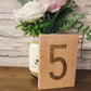 Numéros de table en bois gravé